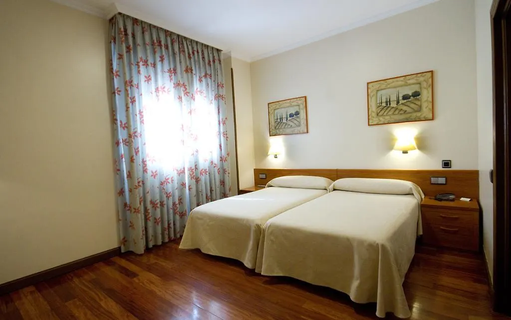 Hotel Los 5 Pinos Madrid 3*,  Spain